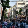 祭りに湧いた時間は、すでに過去