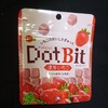 ドットビット 濃厚いちご！酸味の強い苺をイメージしたようなチョコ菓子