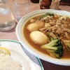 【ショルバー】あったかしみじみオヤジの味…骨付き肉と魚介の旨味溶け込むスープカレー