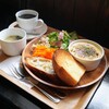 【ミタキパン】注目すべきパン屋のランチ。フレンチ歴ある店主が作るデリプレートのクオリティが高く、30食限定なので争奪戦になることも(西区三滝本町)