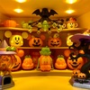 ハロウィーンワゴンに小物をセット