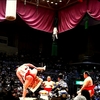 稀勢の里、22年ぶりの快挙。優勝決定戦で照ノ富士を下し連覇。