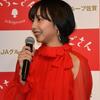 山之内すず　肩スリット＆透け感　大人ワンピで“脱ティーンのカリスマ”