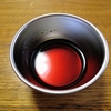 固まらないカラメルソースの作り方は簡単。砂糖と熱湯を同量用意しましょう