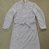 まさかこんなものまで国が調達？【アメリカの軍服】ドレッシングローブ（部屋着・シアサッカー生地・夏用・ブルーストライプ・官給品）とは？ 1286 🇺🇸 ミリタリー US DRESSING ROBE（SEERSUCKER・BLUE STRIPE）1987 DEADSTOCK