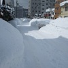 未だ排雪されない道