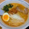 本物の「激辛女子」は自ら限定解除？｜地元で人気のラーメン＆から揚げをいただく