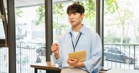 褒めているのに嫌われる。部下の信頼を失う “よくない褒め方” の特徴