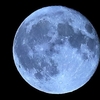 ８月での明るい月 、　満月（スーパームーンそしてブルームーン）直後の夜にて）