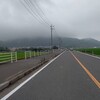 梅雨空の中、冷蔵庫と洗濯機をコンテナ倉庫に