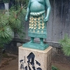 神戸龍光寺の 横綱大鵬関の像と揮毫石碑