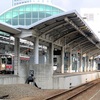 高松駅でJR四国121系赤色帯ヘッドマークをいれて