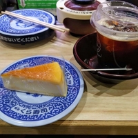 【くら寿司】のチーズケーキを実食｜シンプルであっさりしたチーズケーキは寿司のデザートに最適だった