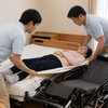 リクライニング車椅子の移乗介助で感じた緊張感と安全への意識