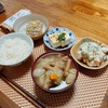 貰い物の、たっぷり野菜のポトフとポテトサラダで朝ご飯にしました。