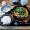 【鍋焼き味噌ラーメン 山賊】餃子屋が始めた二度美味しい味噌ラーメン。シメは焼き石入れてアツアツおじやに(尾道市土堂)