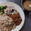 カオマンガイにチキンキーマカレーを添えて