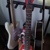シールべたべた、音の出ないフライングVを直す