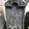 綺麗に削り取られた 霊川寺の庚申供養塔（三浦市）