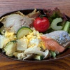 自分のお弁当作り、切り落としのお魚も大活躍しています！