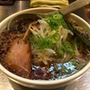 【今週のラーメン２０５５】 柳麺 はな火屋 （東京・新宿） 醤油らーめん・中盛　〜西新宿のお値打ちラーメン店！必ず腹がふくれる650円！