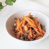 【乾燥肌対策に】『にんじんと納豆の塩麹黒酢和え』【美肌レシピ】