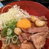 にんにく醤油香るムートート丼“タイ風豚バラ唐揚丼”