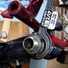 モンキーZ50Jのフロントフォークメンテナンス：フロントフォークを車体から外す（順序）