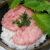 ベランダのシソでマグロ丼