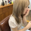 ブリーチを使ったハイトーンカラー/オリーブの柔らかさをプラスしたくすみベージュ