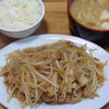 今日の食べ物　朝食に豚もやし炒め