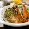 トマトソース煮込みハンバーグ 焼き舞茸にチーズと生パセリかけ