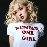 rosé の「number one girl」歌詞和訳,曲は、愛情、認め、自己価値の確認を求める複雑な感情を表現し