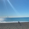 砂浜で、仙骨で三段跳び！