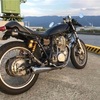 SR400 カフェスタイルに合うマフラーを考える − ペイトンプレイス メガホンマフラー –