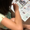 新聞を読むさく子！