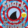 遊び心いっぱいの穴あけ仕掛け絵本、『Oh No! Shark in the Snow!』のご紹介