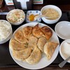 焼餃子定食の餃子は、もちもちでライスおかわりしなくても、お腹いっぱいになります。 (@ 曲家餃子) 