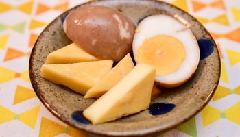 ぬか床に漬けるだけで燻製が出来る「燻製麦ぬか床」が凄い！