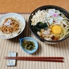 具沢山のうどんと納豆ご飯の朝。