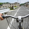 自転車に乗っていた高校生と接触。車道に倒れた高齢男性、トラックにひかれ即死。