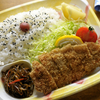 朝から揚げ物ってのもねえ…『とんかつ弁当』