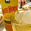 日常：ホワイトホースを飲んでいる
