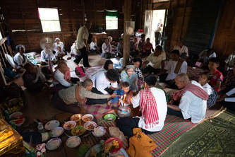 とある民家のお祈りのための集い（Siem Reap ក្រុងសៀមរាប）