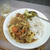 今夜もカレーを食べ、酒を飲む。