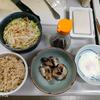レンチン目玉焼き。いわし水煮缶キャベツとモヤシの即席味噌汁。絹ごし豆腐。