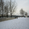 雪景色のパリ、美術館を歩く