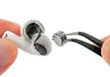 AirPods 5をiFixitが分解：10年で初めて修理性スコア「2/10」に向上もケースは難関のまま