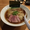 【今週のラーメン４０４０】 麺屋 さくら井 （東京・JR三鷹） らぁ麺（醤油）＋ チャーシュー盛り（ハーフ）＋ 山廃仕込純米酒 片野桜　〜もはや隙なし！？更なる再ブレークも近いか！？令和の名店駆け上る予感！