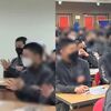 BTSジョングク＆ジミン、多数の訓練生と共にジャージ姿で座学…入隊後の近況写真が公開され話題に